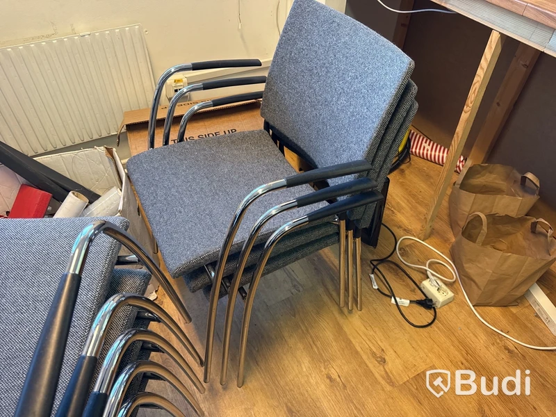 Konferensbord med 8 st stolar, nedmonterat, eluttag