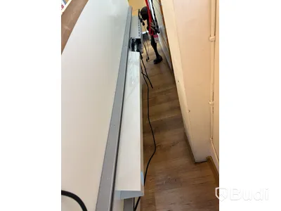 Konferensbord med 8 st stolar, nedmonterat, eluttag