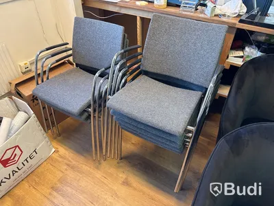 Konferensbord med 8 st stolar, nedmonterat, eluttag