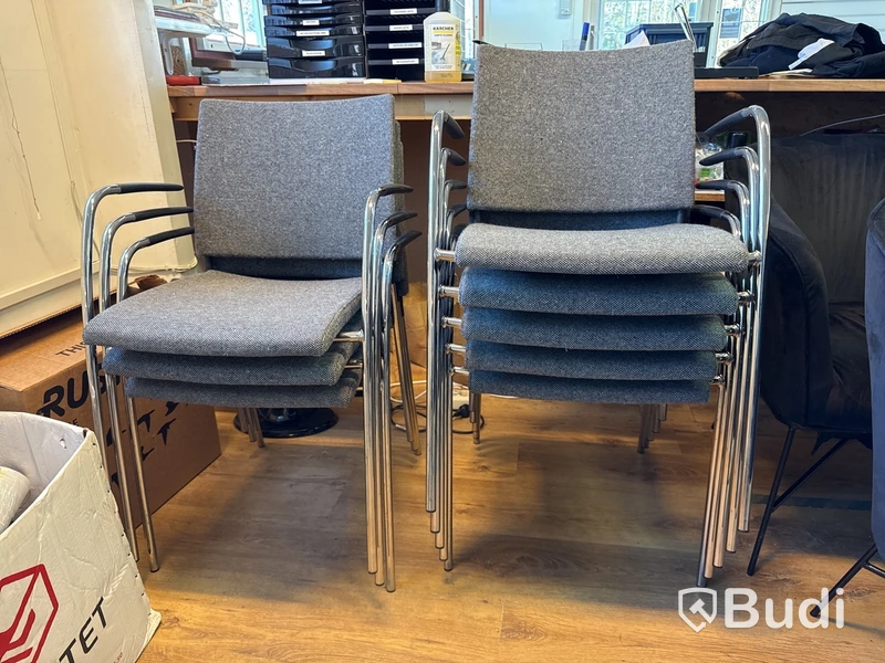 Konferensbord med 8 st stolar, nedmonterat, eluttag