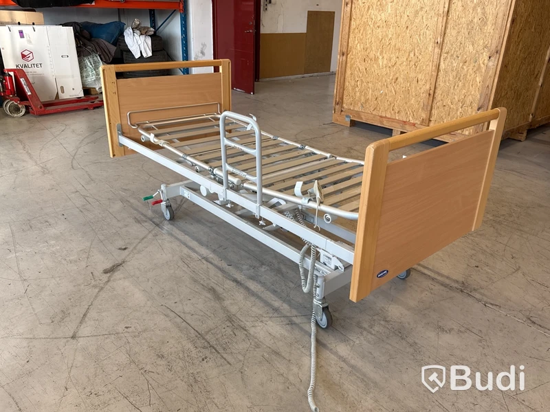 Vårdsäng, invacare SB755