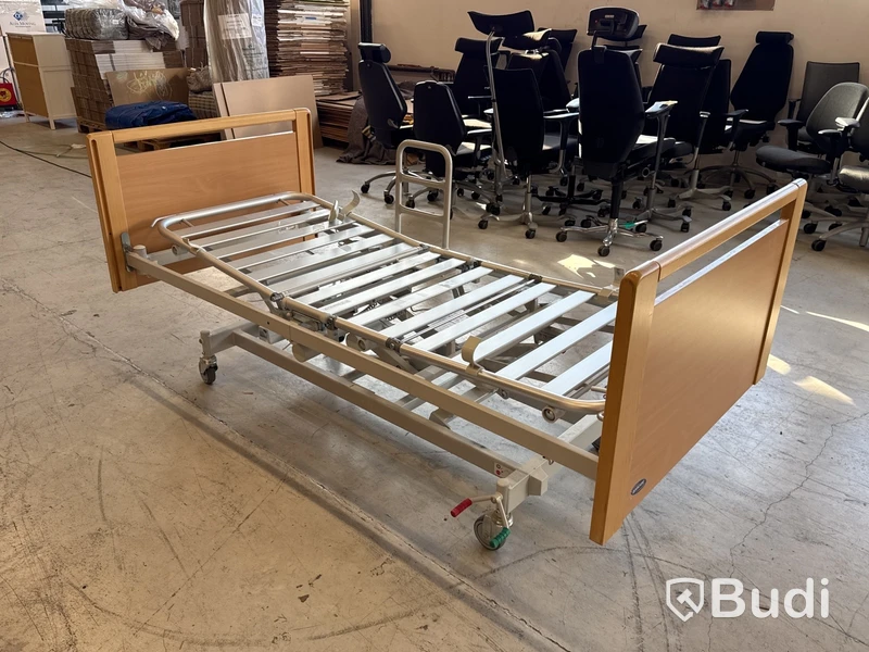 Vårdsäng, invacare SB755