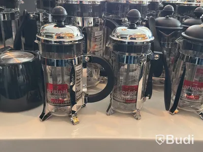 Ca 15 st pressokannor för kaffe, 4 tekannor samt 4 mjölkkannor