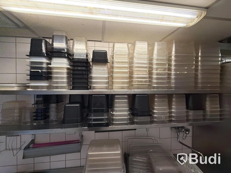 Sortiment diverse plastkantiner
