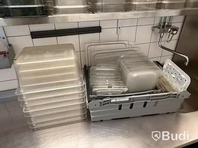 Sortiment diverse plastkantiner