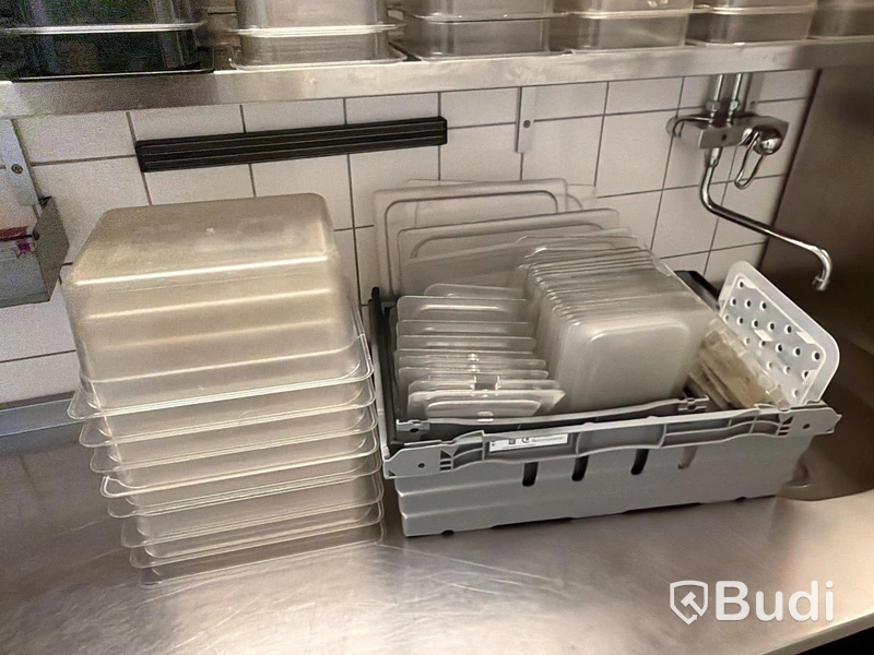 Sortiment diverse plastkantiner
