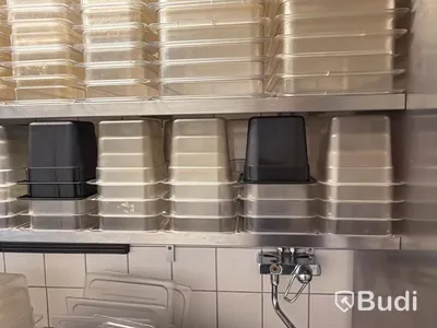 Sortiment diverse plastkantiner