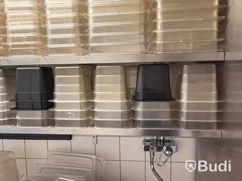 Sortiment diverse plastkantiner