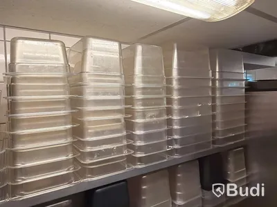 Sortiment diverse plastkantiner