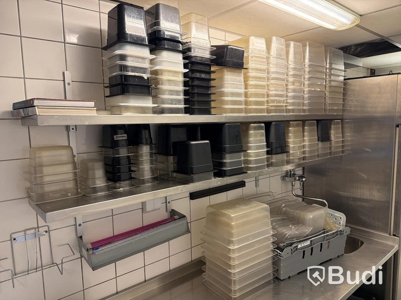 Sortiment diverse plastkantiner
