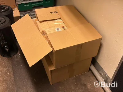 Förråd med diverse, bl.a. engångsartiklar, glas, bestick m.m.