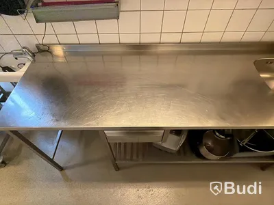 Rostfri arbetsbänk med ho