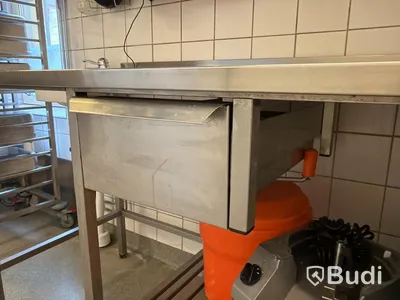 Rostfri arbetsbänk med ho