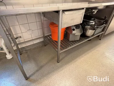 Rostfri arbetsbänk med ho