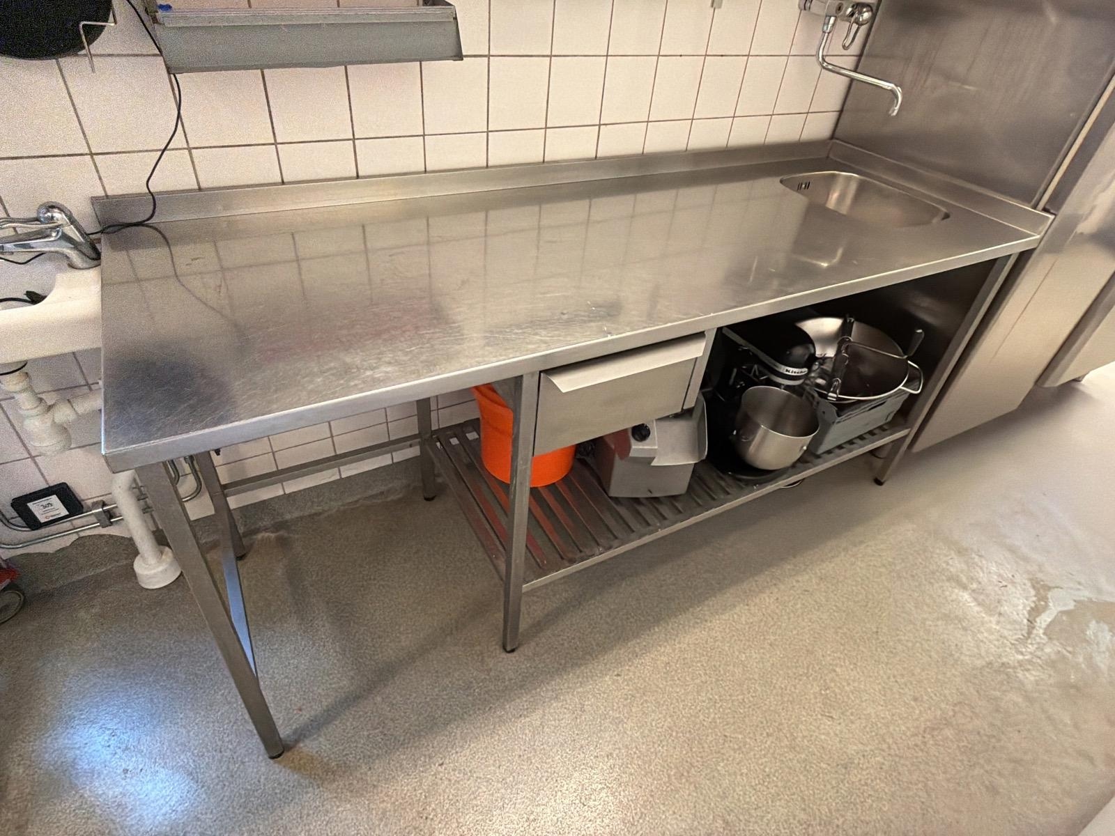 Rostfri arbetsbänk med ho