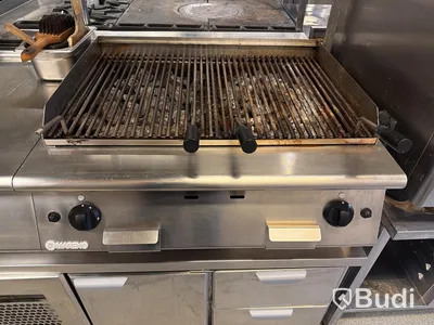 Komplett köksö med maskiner - 2x kylbänk, grill, stekhäll, spis, dubbel fritös m.m.