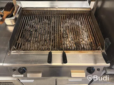 Komplett köksö med maskiner - 2x kylbänk, grill, stekhäll, spis, dubbel fritös m.m.