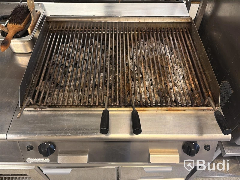 Komplett köksö med maskiner - 2x kylbänk, grill, stekhäll, spis, dubbel fritös m.m.