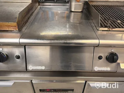 Komplett köksö med maskiner - 2x kylbänk, grill, stekhäll, spis, dubbel fritös m.m.