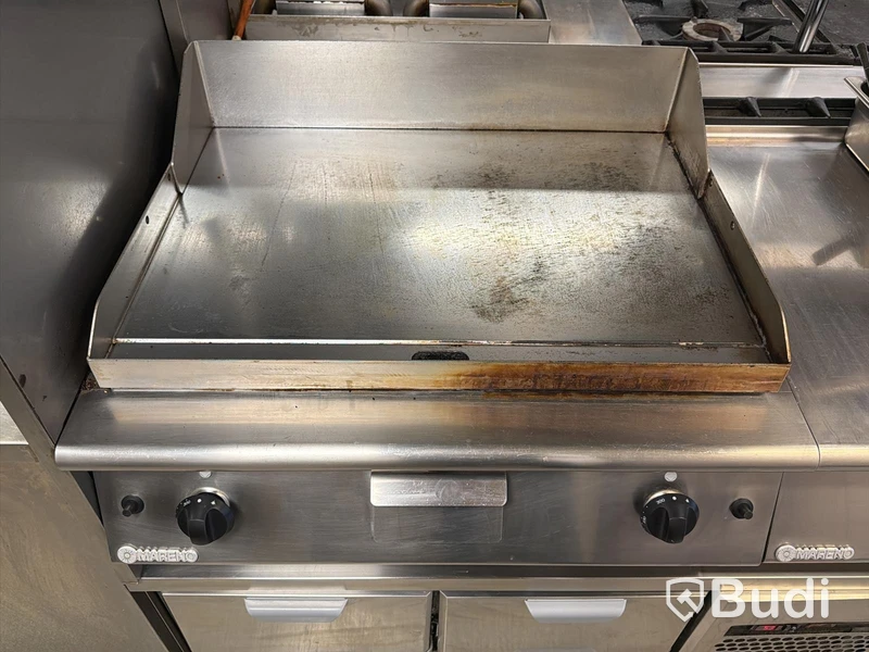 Komplett köksö med maskiner - 2x kylbänk, grill, stekhäll, spis, dubbel fritös m.m.