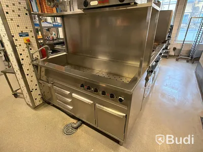 Komplett köksö med maskiner - 2x kylbänk, grill, stekhäll, spis, dubbel fritös m.m.