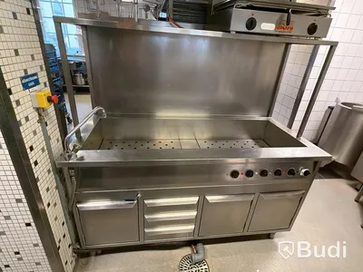 Komplett köksö med maskiner - 2x kylbänk, grill, stekhäll, spis, dubbel fritös m.m.