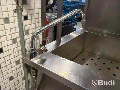 Komplett köksö med maskiner - 2x kylbänk, grill, stekhäll, spis, dubbel fritös m.m.