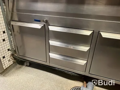 Komplett köksö med maskiner - 2x kylbänk, grill, stekhäll, spis, dubbel fritös m.m.