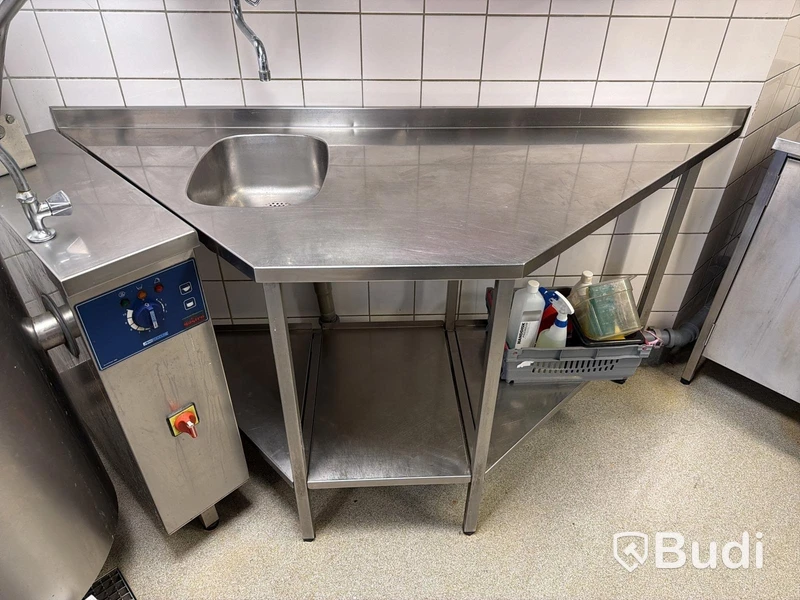 Rostfri arbetsbänk med ho i vinkel