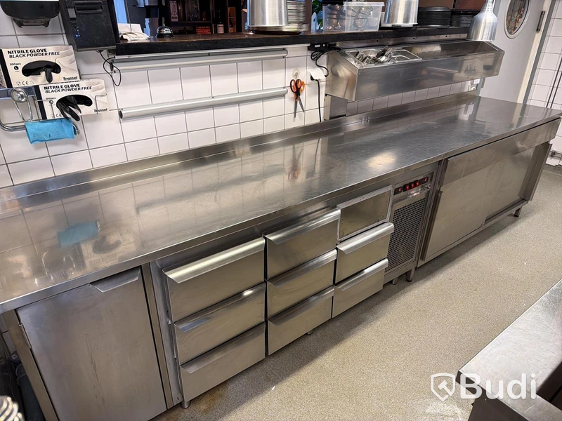 Rostfri kylbänk samt skåp med separat kylränna
