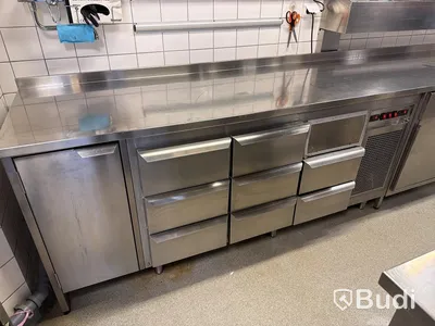 Rostfri kylbänk samt skåp med separat kylränna