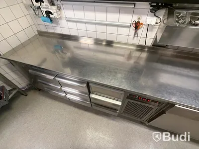 Rostfri kylbänk samt skåp med separat kylränna