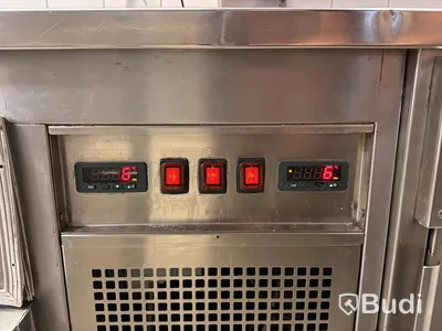Rostfri kylbänk samt skåp med separat kylränna