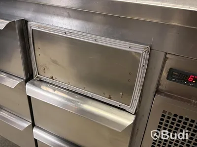 Rostfri kylbänk samt skåp med separat kylränna