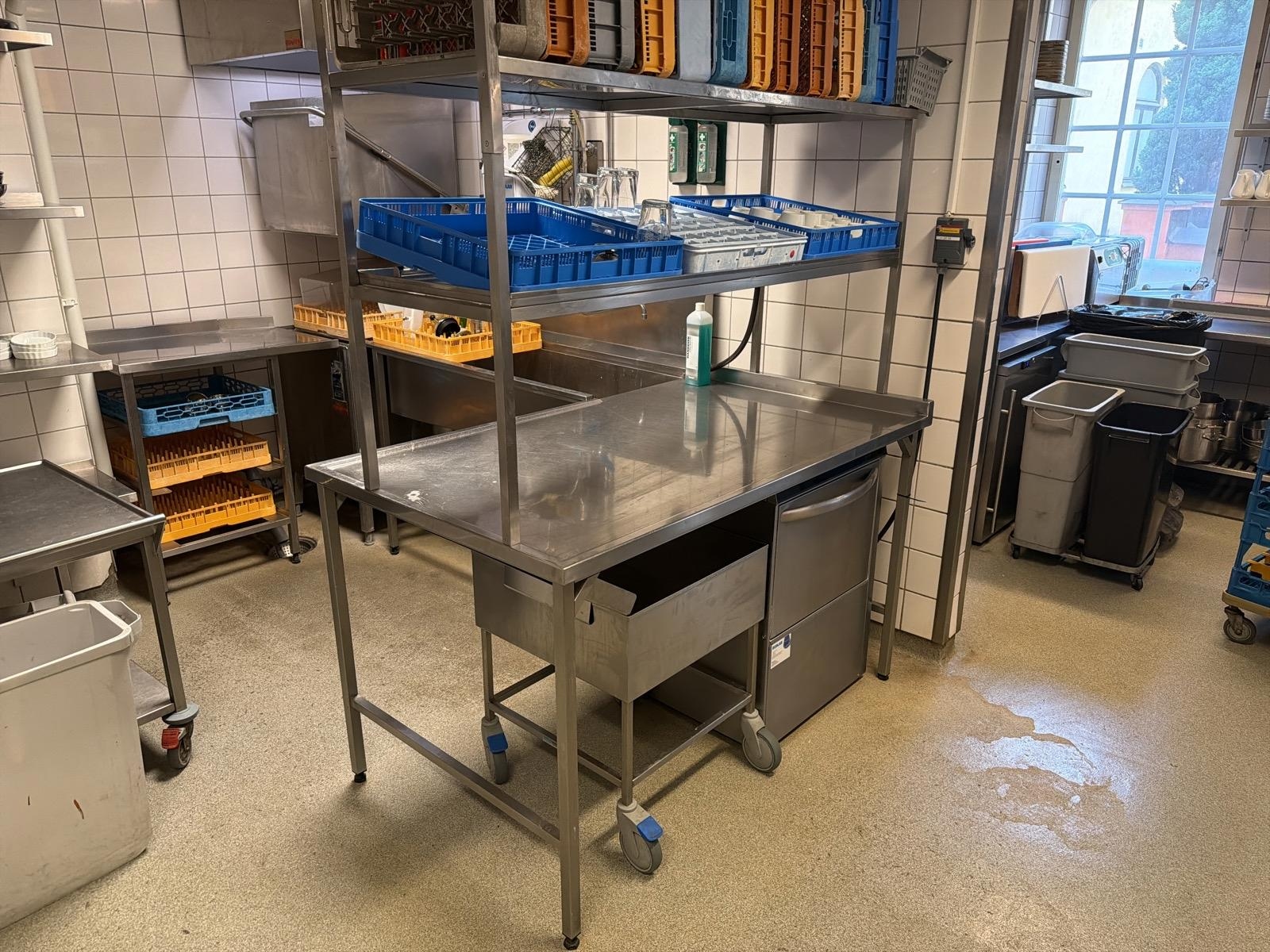 Diskbänk med avrinning
