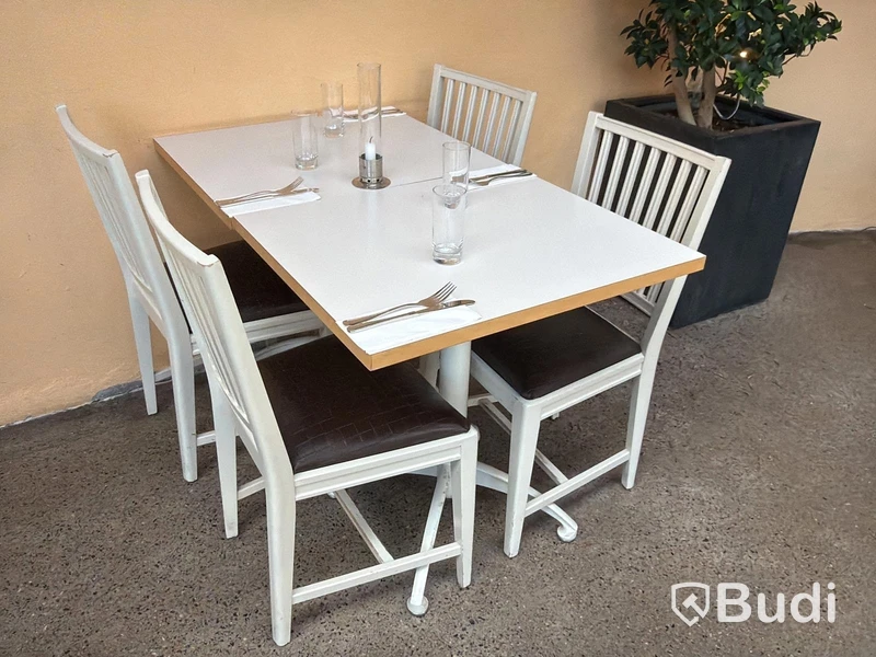 Restaurangmöbler - 10 st bord samt 20 st stolar
