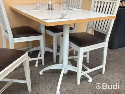 Restaurangmöbler - 10 st bord samt 20 st stolar