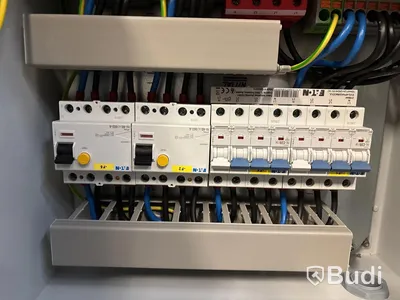 Laddbox Compleo Advanced Compact WM HC2, inkl. fördelningslåda med jordfelsbrytare och säkringar.
