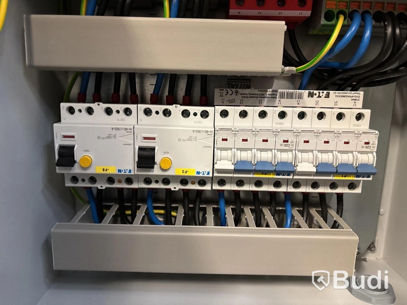 Laddbox Compleo Advanced Compact WM HC2, inkl. fördelningslåda med jordfelsbrytare och säkringar.