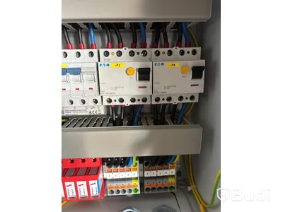 Laddbox Compleo Advanced Compact WM HC2, inkl. fördelningslåda med jordfelsbrytare och säkringar.
