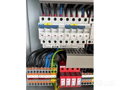 Laddbox Compleo Advanced Compact WM HC2, inkl. fördelningslåda med jordfelsbrytare och säkringar.
