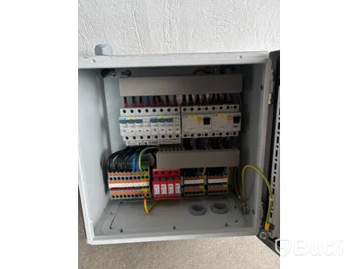 Laddbox Compleo Advanced Compact WM HC2, inkl. fördelningslåda med jordfelsbrytare och säkringar.