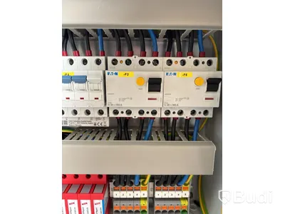 Laddbox Compleo Advanced Compact WM HC2, inkl. fördelningslåda med jordfelsbrytare och säkringar.