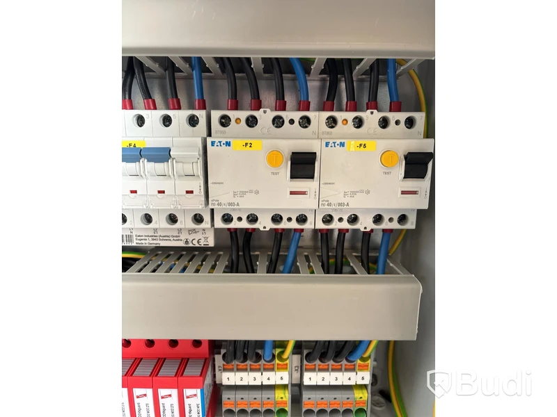 Laddbox Compleo Advanced Compact WM HC2, inkl. fördelningslåda med jordfelsbrytare och säkringar.