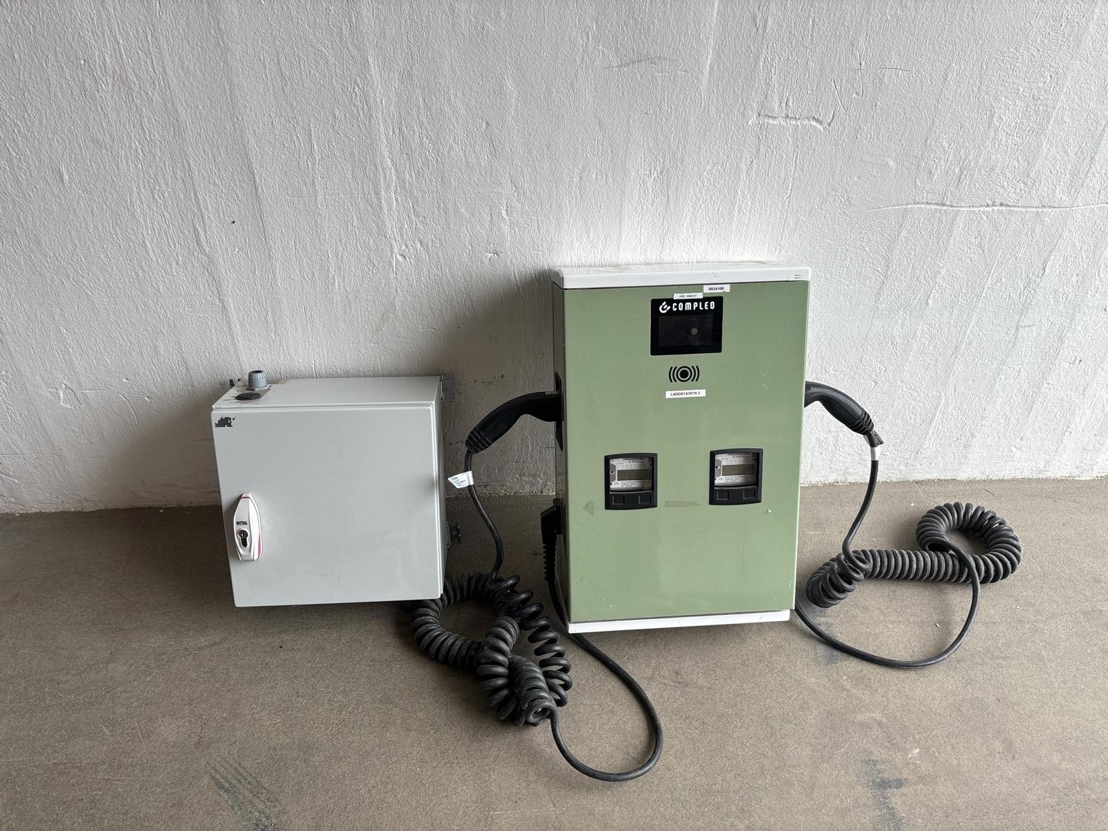 Laddbox Compleo Advanced Compact WM HC2, inkl. fördelningslåda med jordfelsbrytare och säkringar.