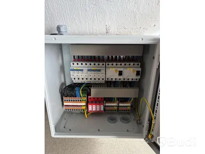 Laddbox Compleo Advanced Compact WM HC2, inkl. fördelningslåda med jordfelsbrytare och säkringar.