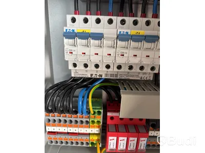 Laddbox Compleo Advanced Compact WM HC2, inkl. fördelningslåda med jordfelsbrytare och säkringar.