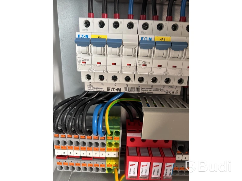 Laddbox Compleo Advanced Compact WM HC2, inkl. fördelningslåda med jordfelsbrytare och säkringar.