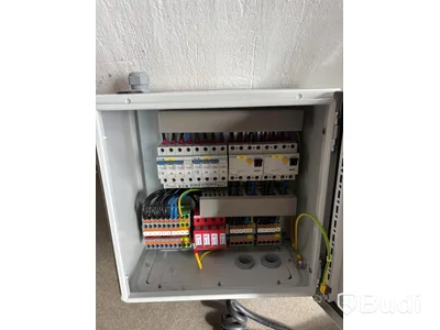 Laddbox Compleo Advanced Compact WM HC2, inkl. fördelningslåda med jordfelsbrytare och säkringar.