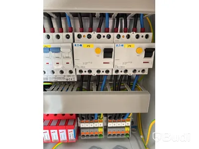 Laddbox Compleo Advanced Compact WM HC2, inkl. fördelningslåda med jordfelsbrytare och säkringar.